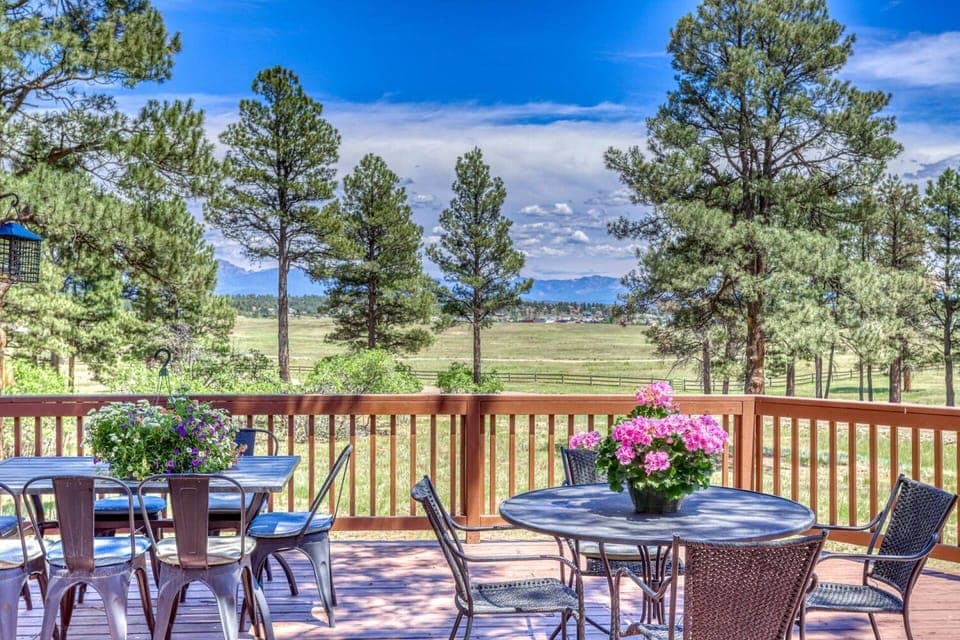 Welcome to Antelope Ranch that sleeps 12 guests. 4300sf of Colorado dream living awaits you in this 5 bedroom 3.5 bath family home.