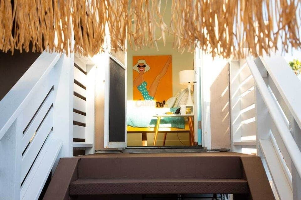 Welcome to Hang Ten Hut