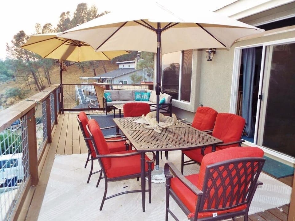 Relax on this large deck and watch the wildlife