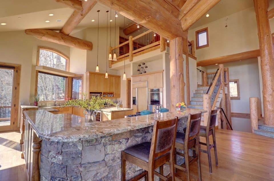House, 5 Bedrooms | Private kitchen | Fridge, microwave, oven, coffee/tea maker