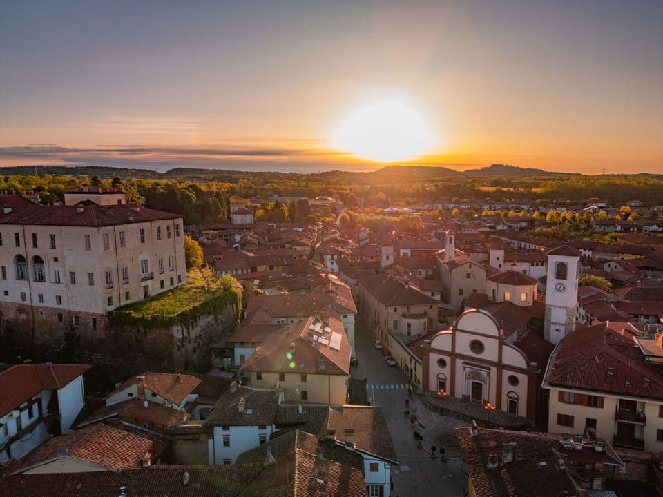 Sky, Building, Light, Dusk, Cloud, Architecture, Window, Cityscape, House, Landscape