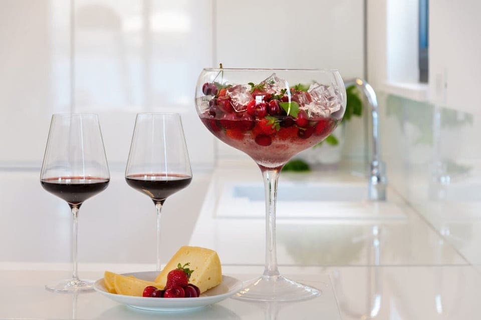 Drinks and snacks at the bar in the modern kitchen of the Croatia luxury villa Trogir 1 for rent and vacation on Ciovo