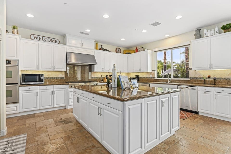 Large kitchen with plenty of room for those family baking nights. 