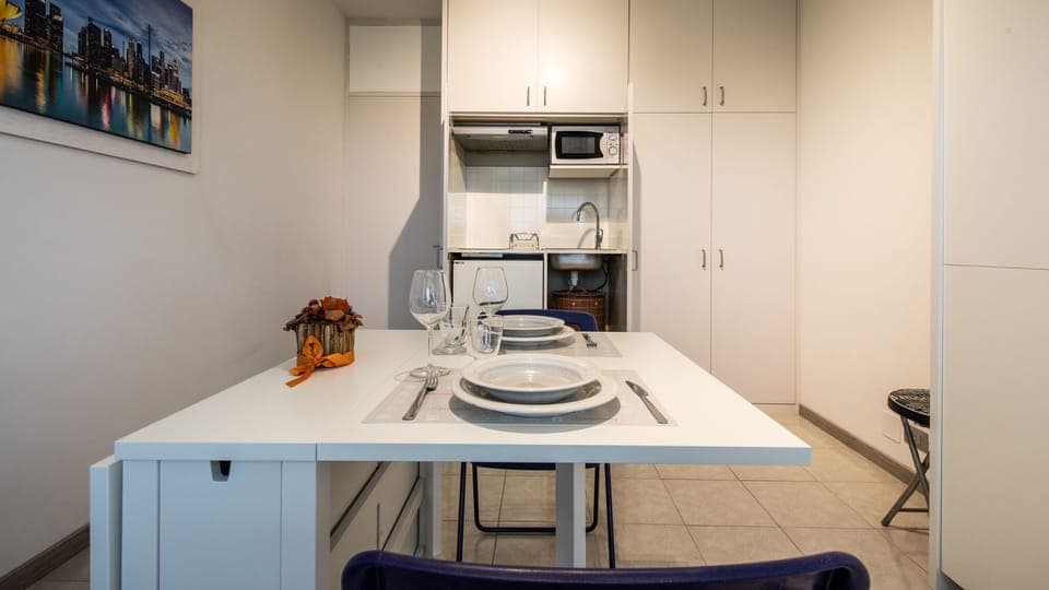 Studio | Private kitchenette | Full-size fridge, microwave, stovetop, cookware/dishes/utensils