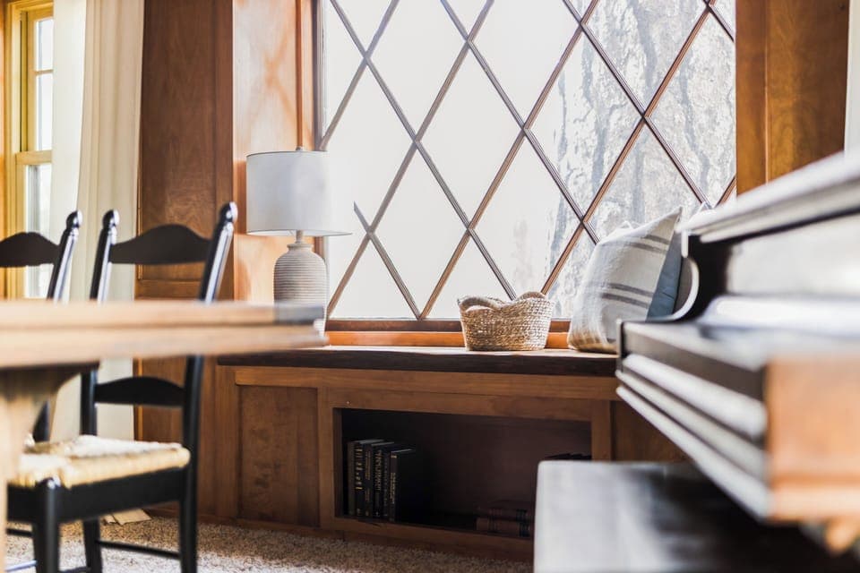 Play some tunes on the piano!