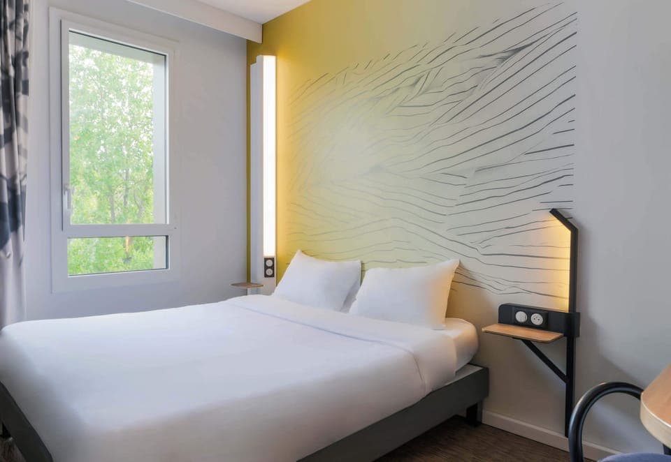 Double Room | Desk, free WiFi, bed sheets