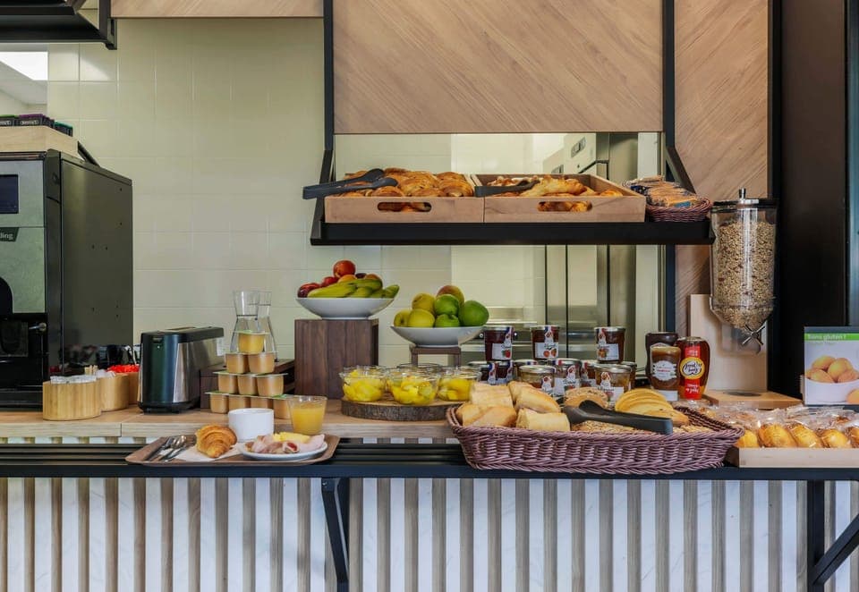 Daily buffet breakfast for a fee