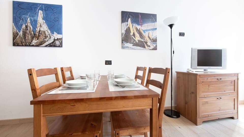Studio | In-room dining