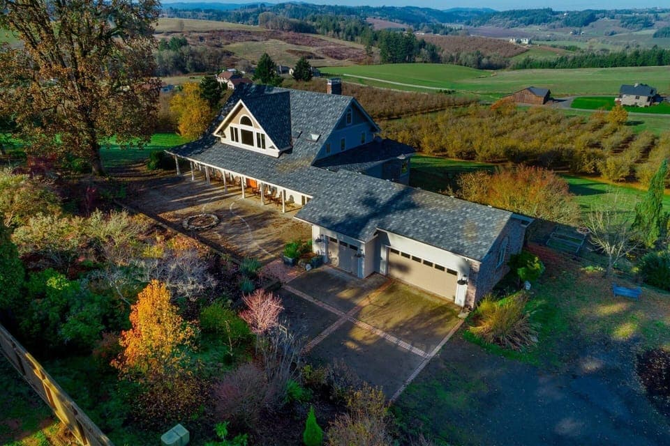 Skyview Villa is a destination and an experience. There are incredible sweeping vineyard, hazelnut, and valley views throughout most of the rooms.