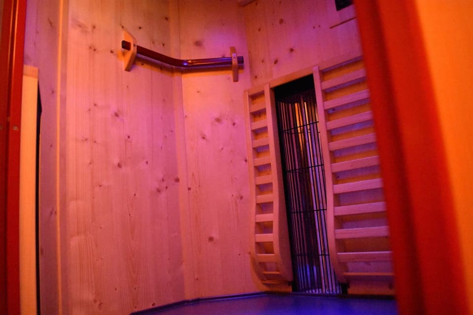 Sauna, steam room