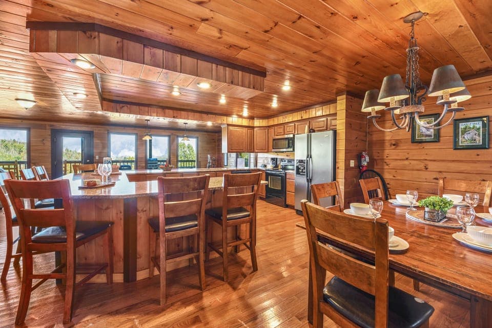 【Kitchen + Dining】Have more guests? There's an adjacent dining table perfect for your guests.