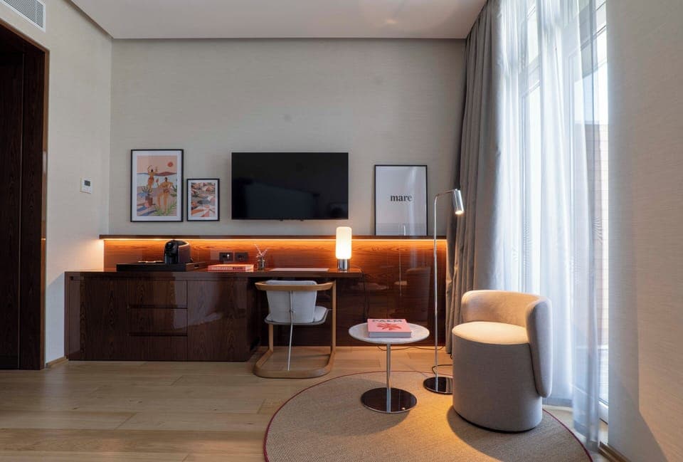 Deluxe Room | Premium bedding, down comforters, minibar, in-room safe