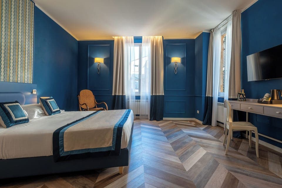 Junior Room | Down comforters, minibar, in-room safe, desk