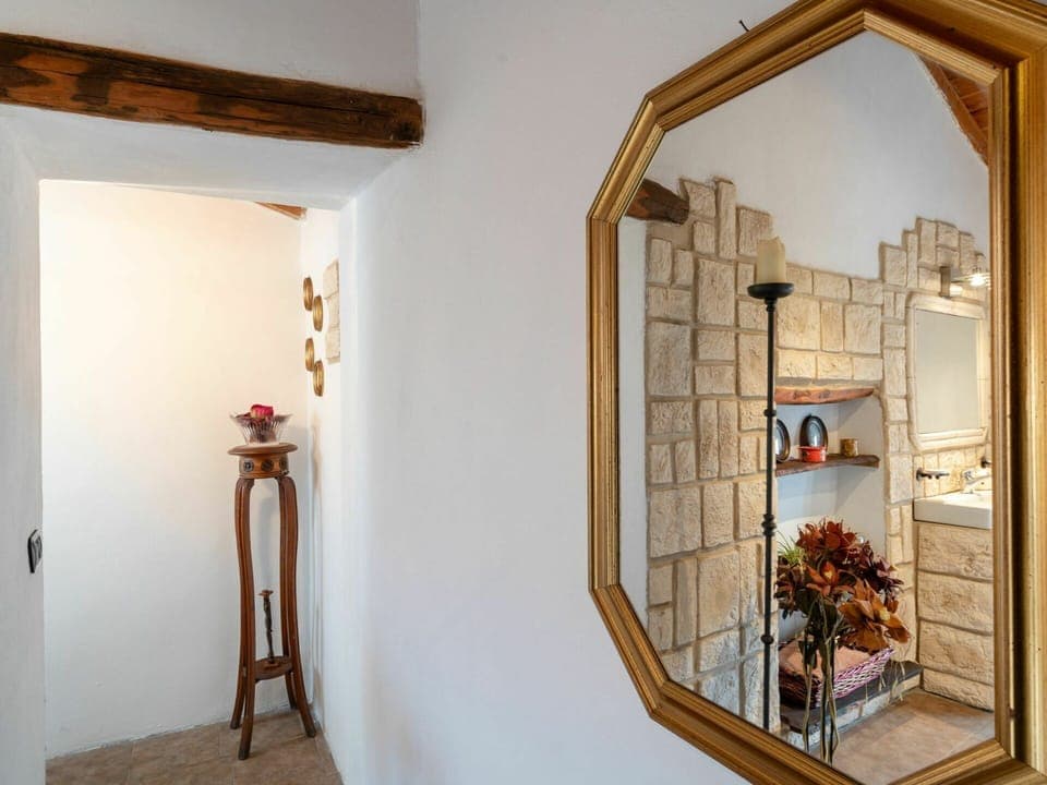 Wood, Interior Design, Plant, Rectangle, Paint, Window, Hardwood, Flooring, Mirror