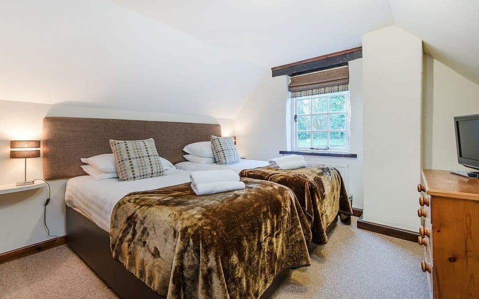 Jasmine upstairs superking or twin bedroom