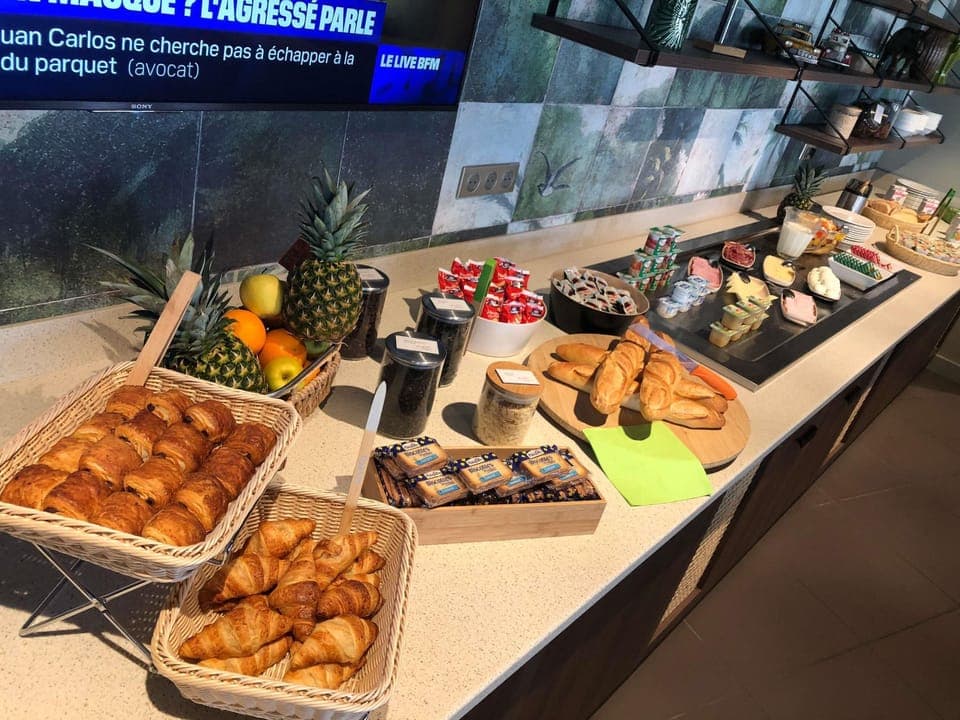 Lunch and dinner served, French cuisine