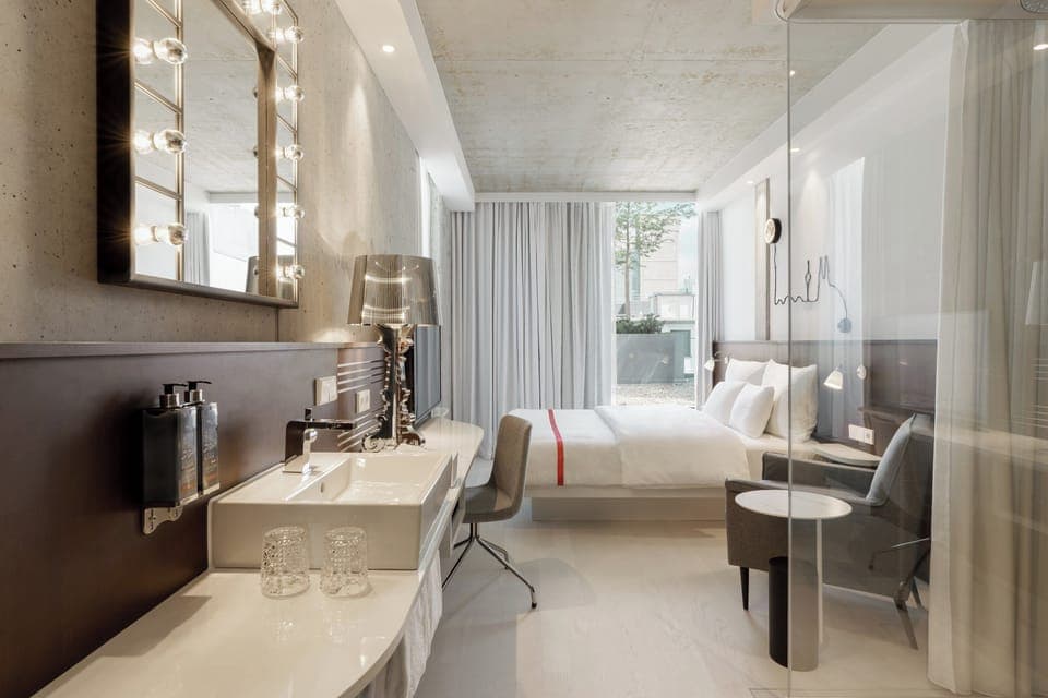 Cosy Room | Premium bedding, in-room safe, individually decorated