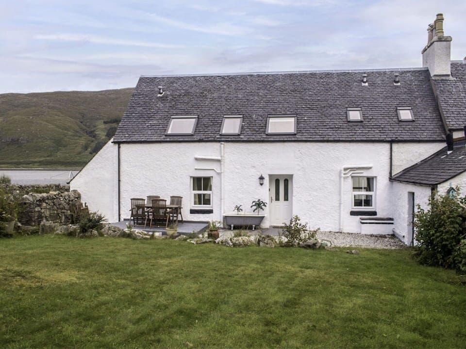 Property, House, Cottage, Home, Farmhouse, Building, Highland, Roof, Land Lot