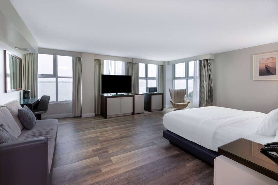 Studio Suite, 1 King Bed, Non Smoking (Lake Front View) | In-room safe, desk, iron/ironing board, rollaway beds