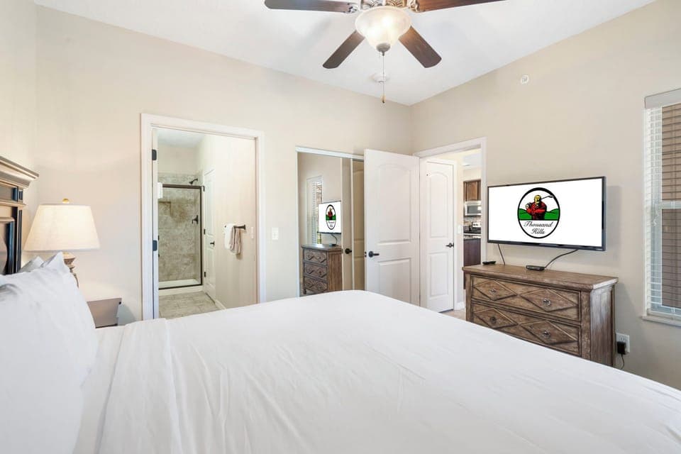 Guest Bedroom with Cable TV, Private Bath