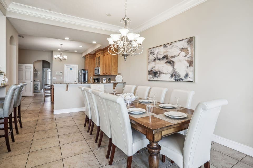 Main level - Dining