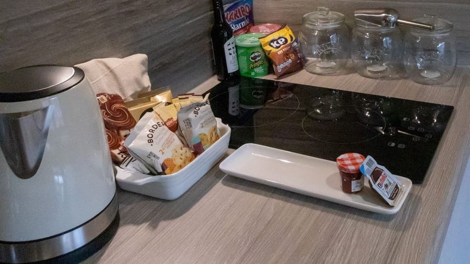 Secret Garden | Private kitchen | Mini-fridge, microwave, stovetop, electric kettle