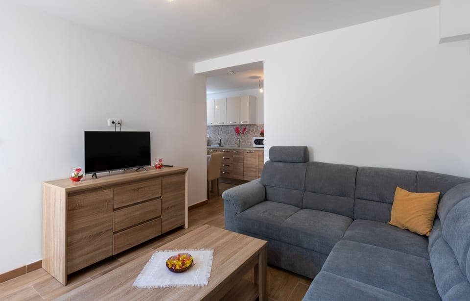 Apartment (Two-Bedroom Apartment with Terrace) | Living room | TV