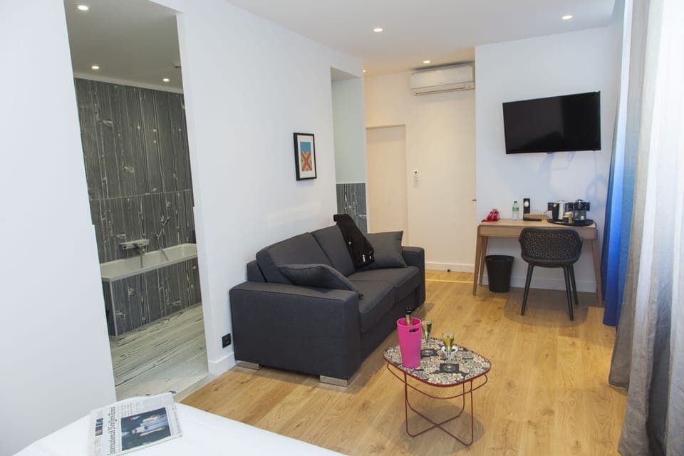 Mini Suite | Premium bedding, in-room safe, desk, blackout drapes