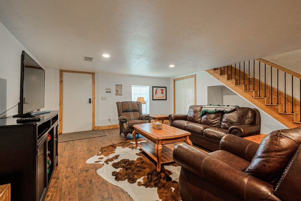 Relax with family and fishing buddies! 