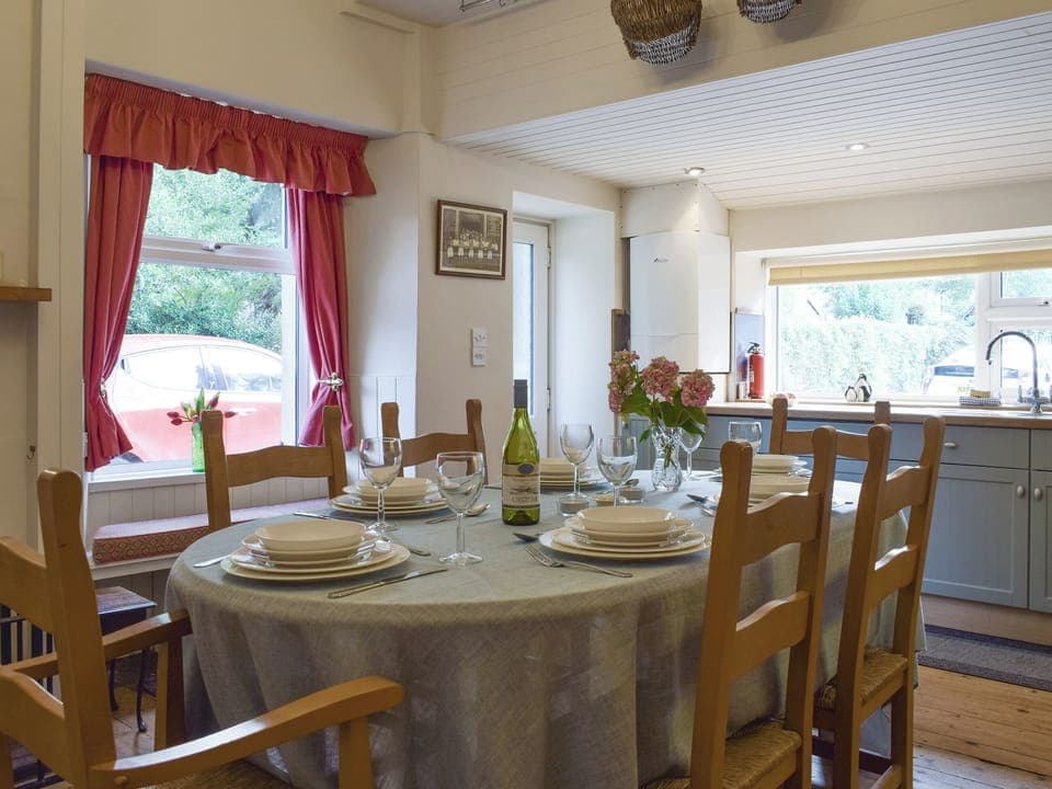 Convenient dining area | Hill View House - Hillview Holidays, Aberfeldy