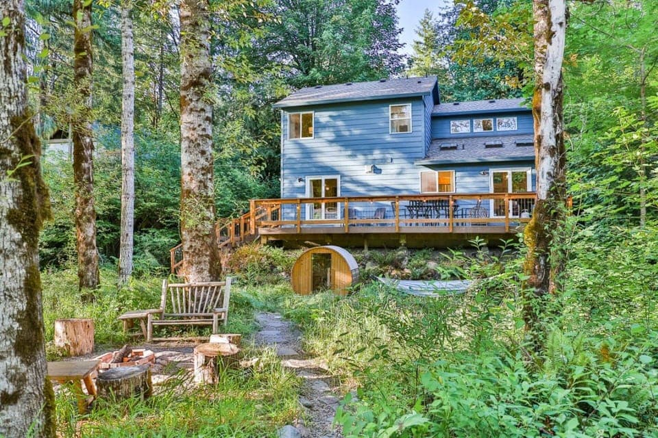 Welcome to Brightwood Riverfront Getaway! Please enjoy our spacious Mt Hood rental.