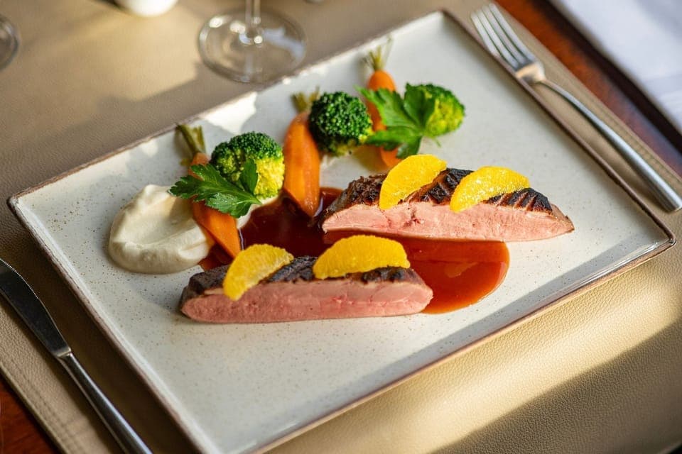 Breakfast, lunch, dinner served; French cuisine 