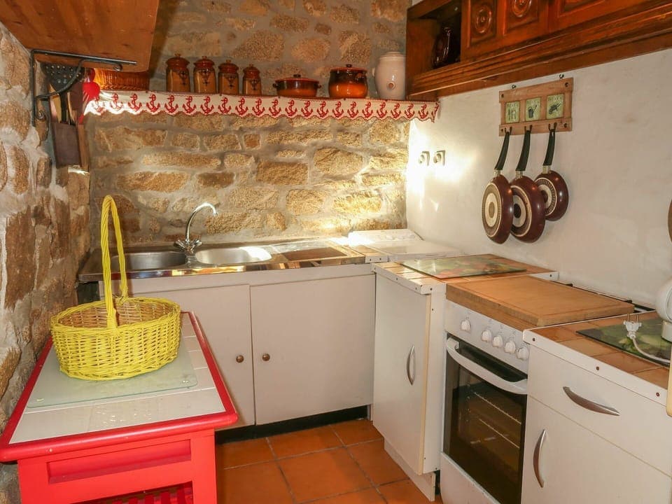 Property, Cabinetry, Countertop, Wood, Interior Design, Kitchen Stove, Cooktop, Yellow, Kitchen, Kitchen Appliance