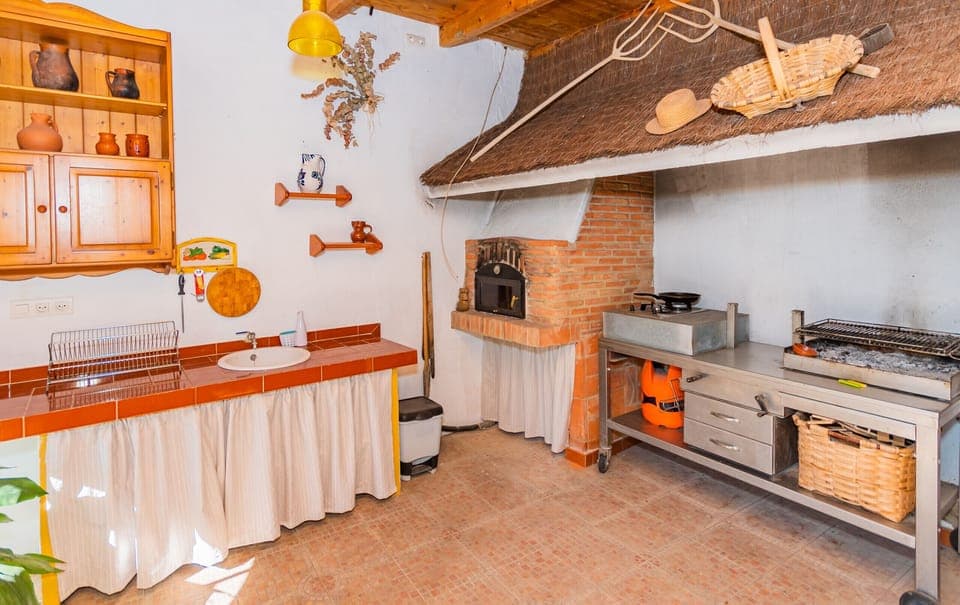 Enjoy the barbecue of this Finca in Alhaurín de la Torre