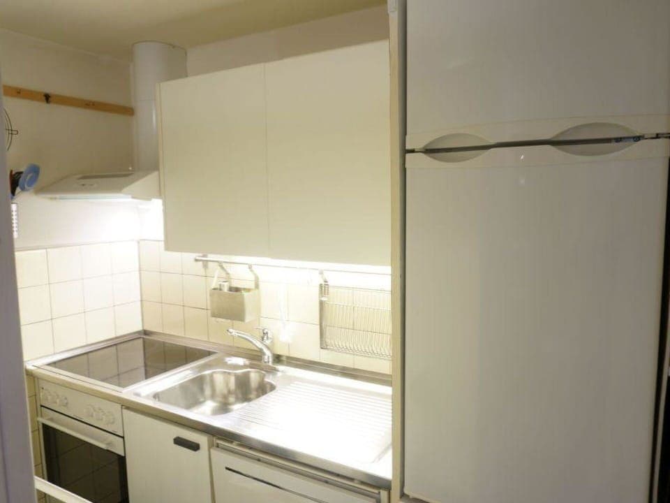 Cabinetry, Tap, Kitchen Sink, Sink, Plumbing Fixture, Building, Bathroom Cabinet, Window, Countertop, Material Property