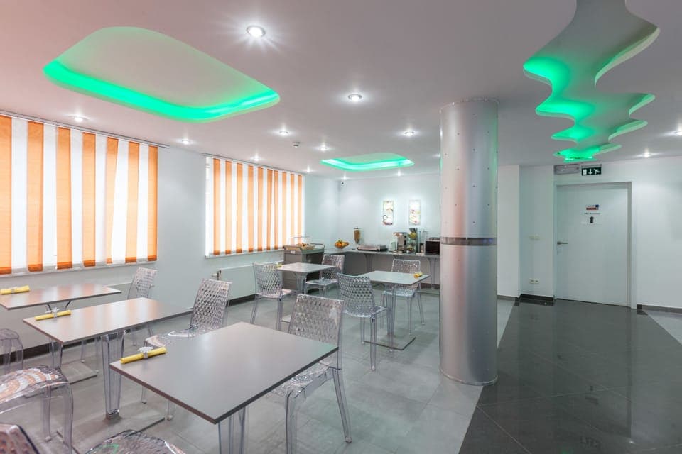 Daily continental breakfast (EUR 10 per person)