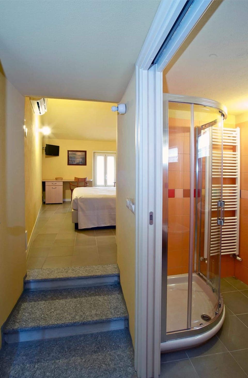 Double or Twin Room | Desk, laptop workspace, free cribs/infant beds, free WiFi