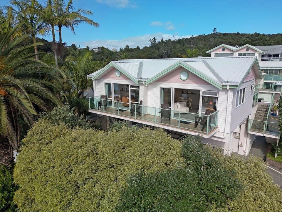 Seaview Spa Studio | Blackout drapes, iron/ironing board, free WiFi, bed sheets