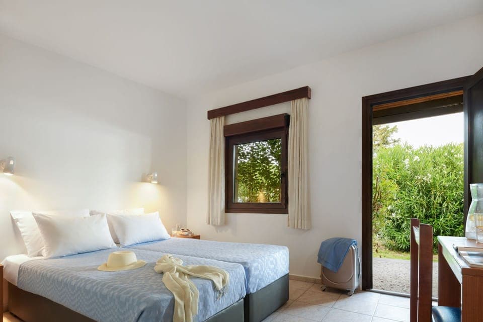 Superior Double Room | Desk, soundproofing, iron/ironing board, free cribs/infant beds