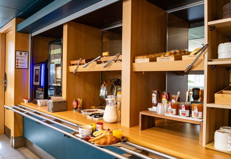 Daily buffet breakfast for a fee