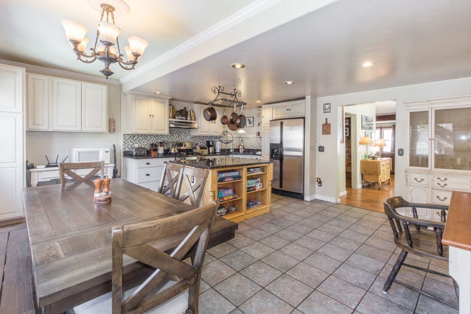 Fully-Equipped Kitchen and Dining Area