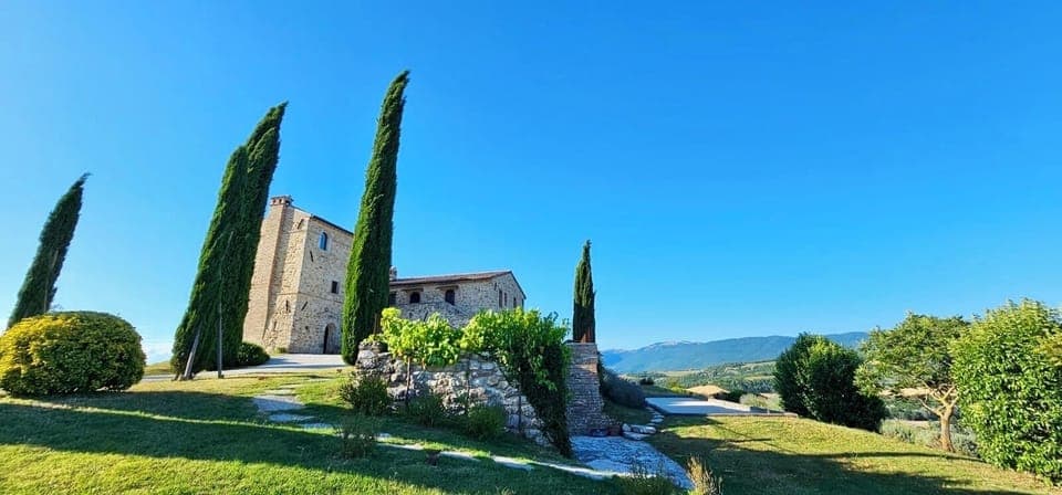 Commanding location on small hill with 360 degree view