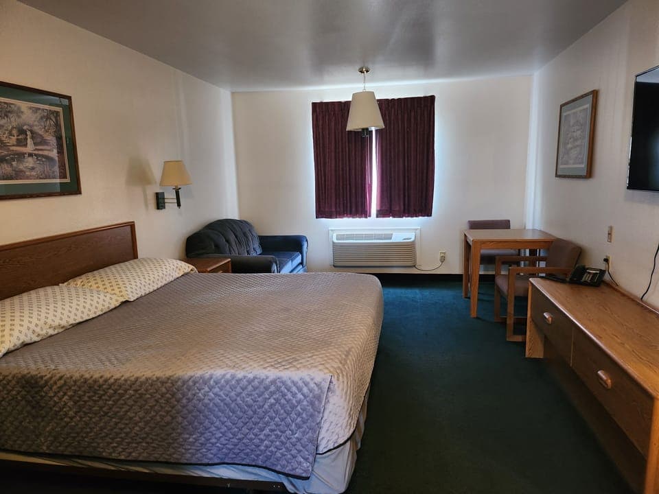 Standard Room, 1 King Bed, Non Smoking | Free WiFi