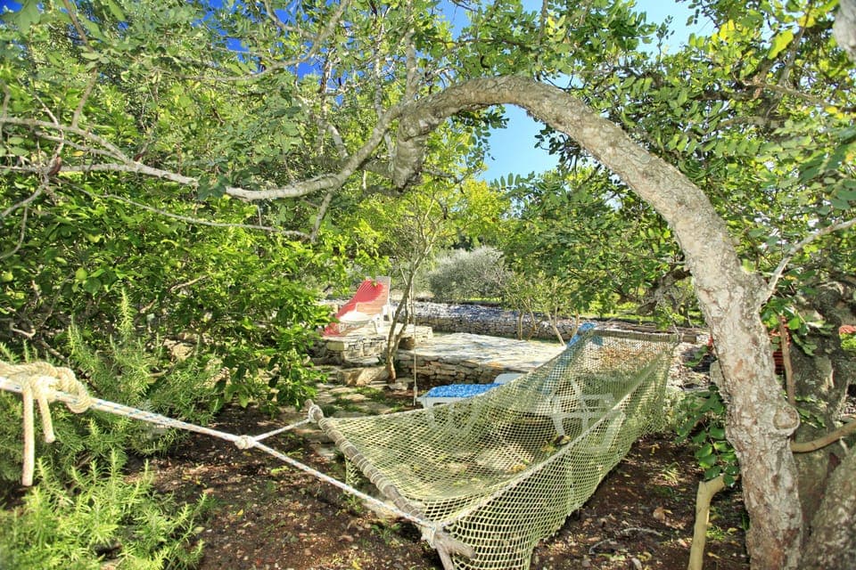 Cottage (Two Bedroom Stone House) | Garden