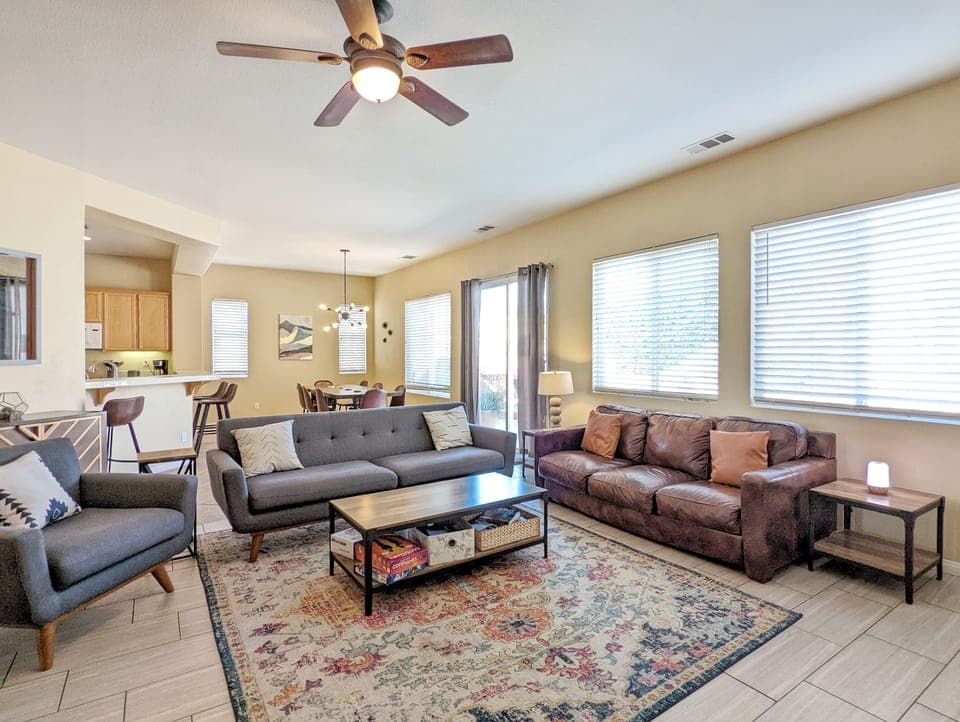 Open concept, 2400 square ft