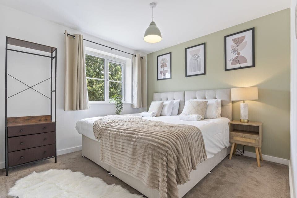 Bedroom 1 has a comfortable zip-link bed which is configured as two single beds by default or can be zipped together to form a king size bed upon request.   Fresh linen and towels are provided.