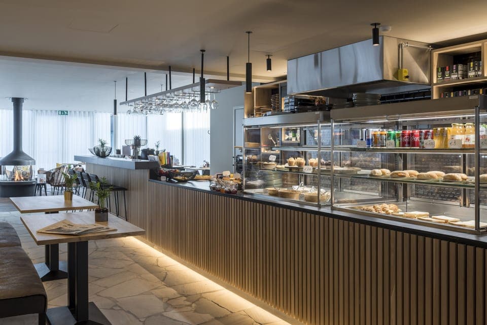 Breakfast, lunch and dinner served