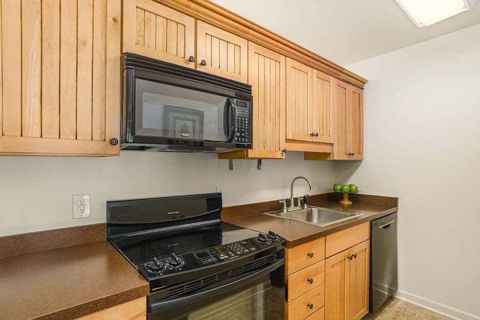 Full kitchen