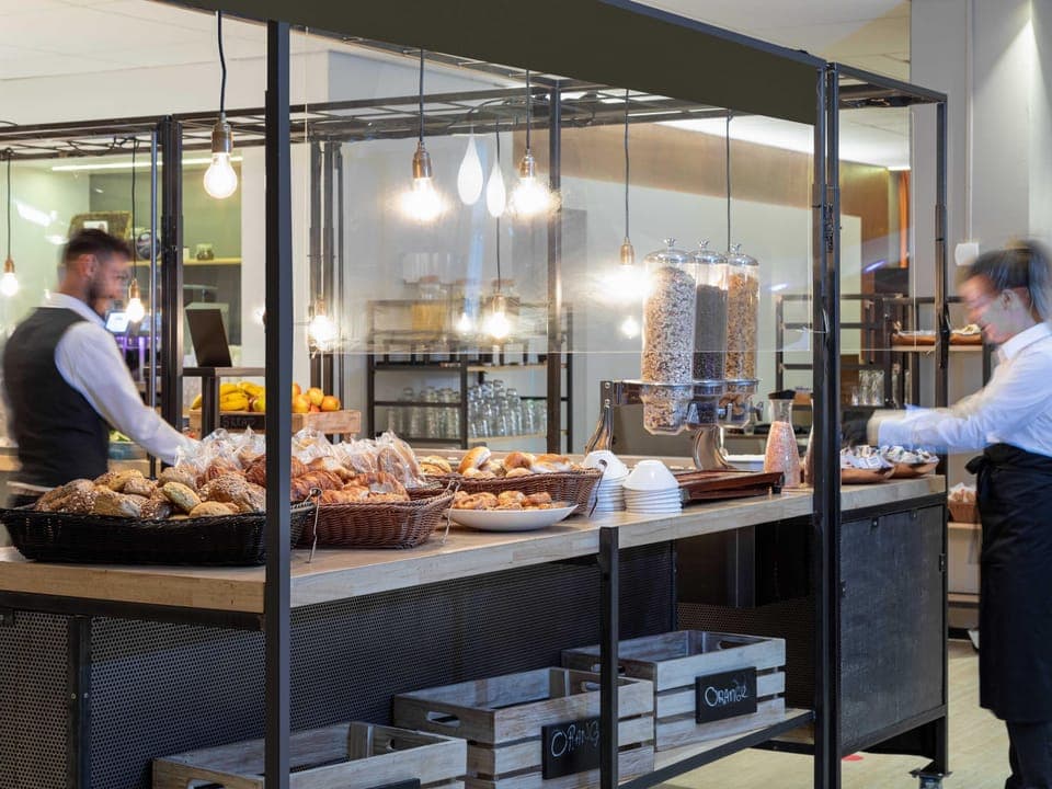 Daily buffet breakfast (EUR 20.50 per person)