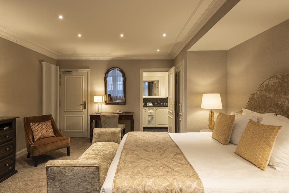 Premium Room | Hypo-allergenic bedding, pillowtop beds, in-room safe